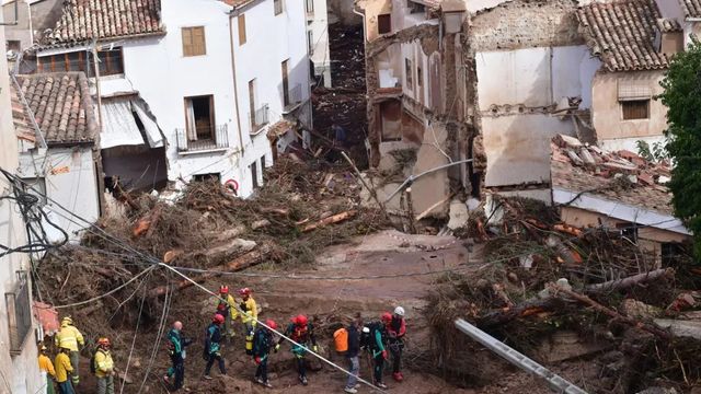 La marcha solidaria 'Muévete x Valencia' contará con 50 cortadores de jamón en apoyo a los afectados por la DANA