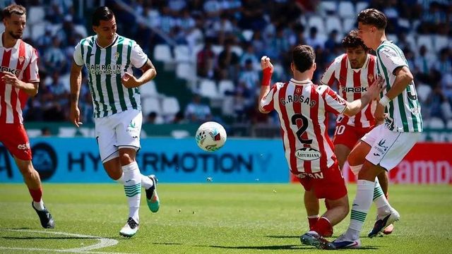 Carracedo, el mejor del Córdoba CF en su vital triunfo ante el Sporting de Gijón
