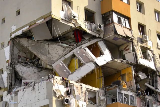 Au început lucrările de punere în siguranță a blocului afectat de explozia din Rahova