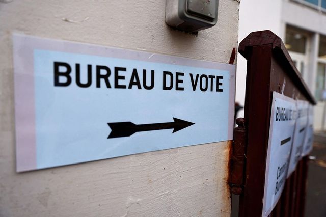 Francia, seggi aperti per secondo turno delle elezioni legislative