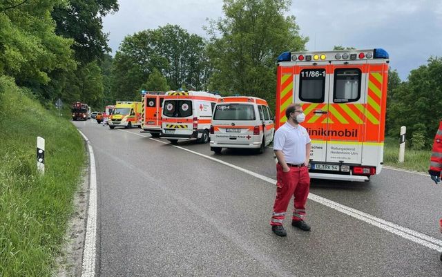 Trei morți și 60 de răniți, după ce un tren a deraiat în sudul Germaniei