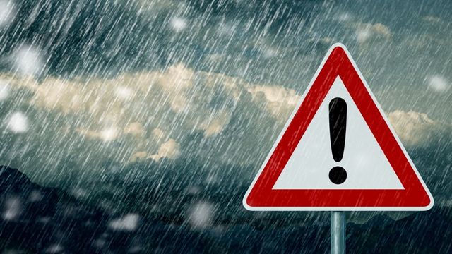 Опасни кодове за обилни дъждове: Десет области у нас да се готвят за 10 ноември