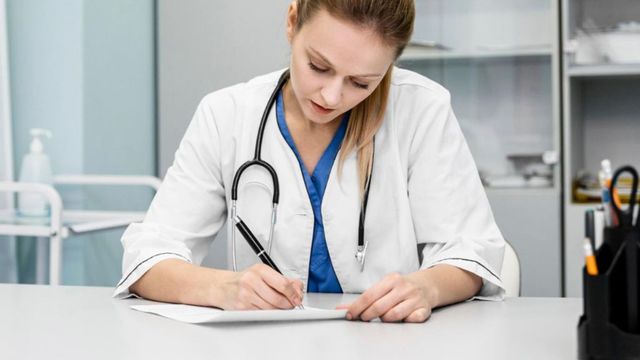 Motivele pentru care prima zi de concediu medical a fost taiata de la plata, explicate de ministrul Sanatatii