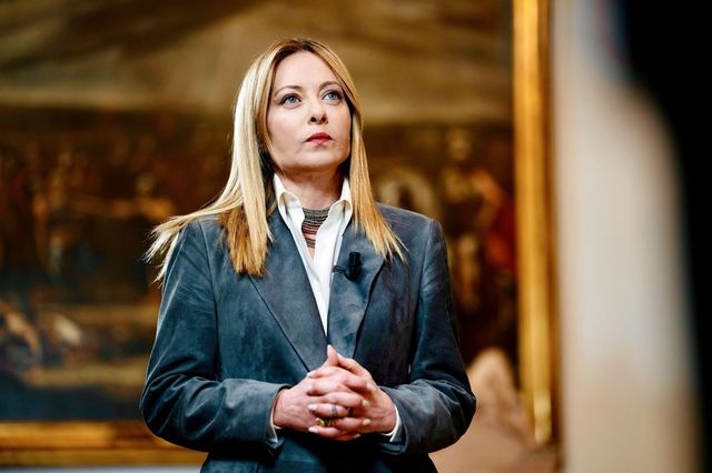 Mattarella lascia la Scala tra gli applausi dopo la cerimonia per i 150 anni del Corriere della Sera