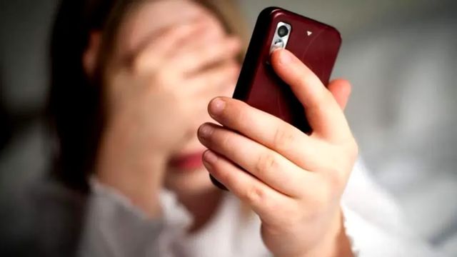 Condamnat la 12 ani, după ce a șantajat din închisoare o femeie cu publicarea imaginilor intime