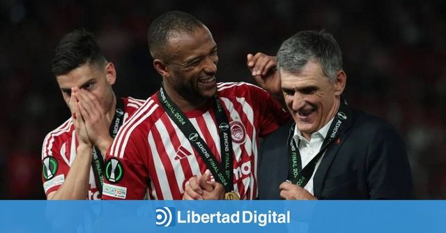 Mendilibar entra en el Olimpo con el Olympiacos, primer título europeo para un equipo griego en la historia