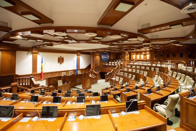 Șase formațiuni ar ajunge în Parlament, în caz de alegeri parlamentare anticipate