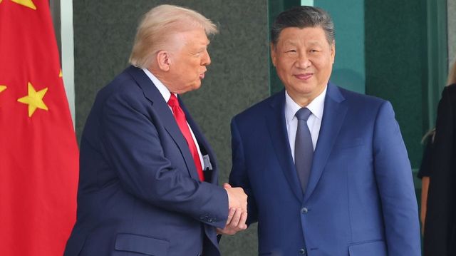 Donald Trump beszámolt a kínai elnökkel folytatott telefonos tárgyalásáról, Irán is szóba került