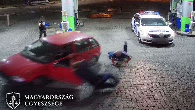 Rendőrt és polgárőrt sodort el autójával a fiatal férfi egy újpesti benzinkúton