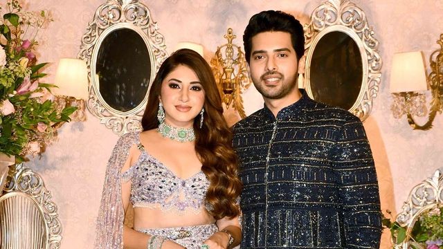 Armaan Malik plants sweet kiss on wife Aashna Shroff at their lavish wedding party, photos go viral