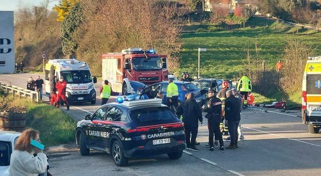Auto non si ferma al posto di blocco: carabiniera investita a Cerveteri