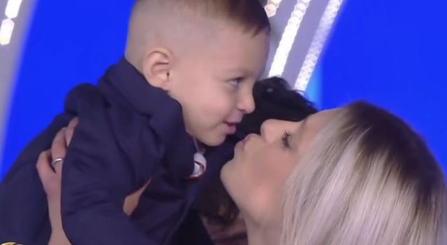 Grande Fratello: Giulia incontra la sua grande famiglia e Grazia