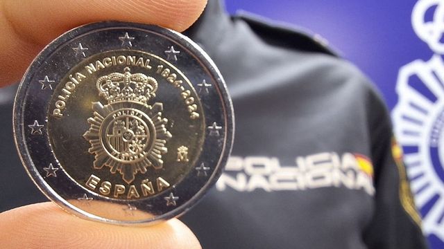 Entra en circulación una moneda con el escudo de la Policía