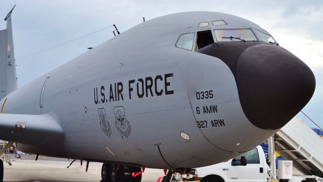 Първите три военни американски самолета кацнаха в Румъния