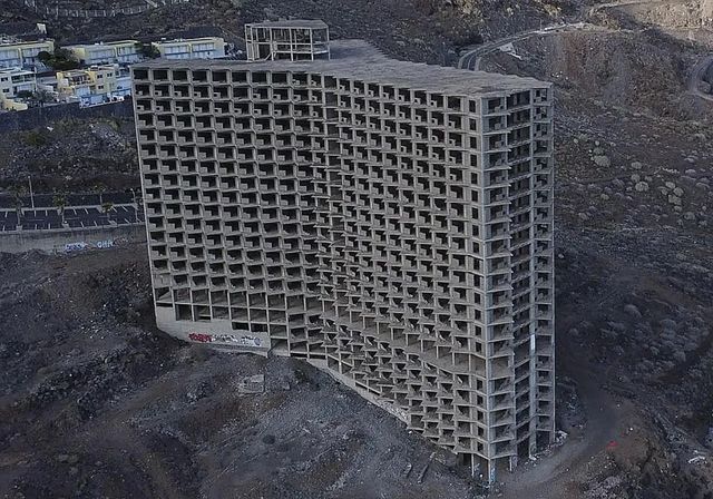 Investigan la muerte de una menor de 13 años tras caerse desde un edificio en Tenerife