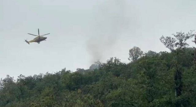 Massa Carrara, elicottero precipita al confine con Liguria e prende fuoco