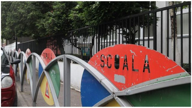 Zi liberă pentru părinți la începutul anului școlar – propunere adoptată tacit de Senat