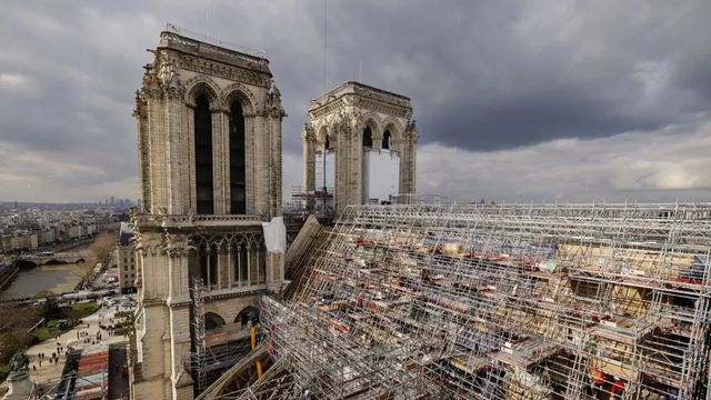 Notre-Dame renace de sus cenizas