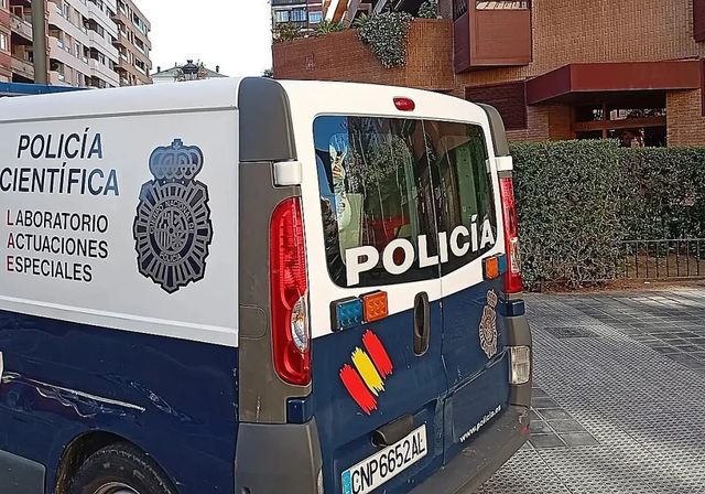 La Policía registra el domicilio del anestesista que sedó a la niña fallecida en Alzira