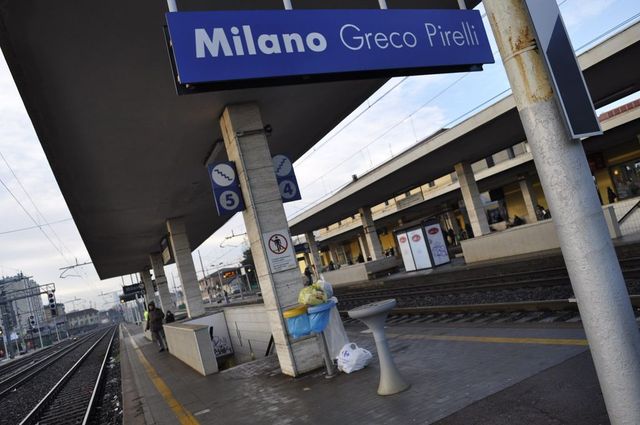 Treno esce dai binari a Milano, un ferito