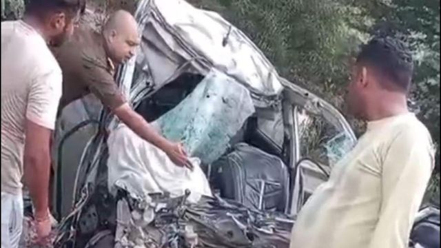 5 of family killed after car rams into parked truck on Greater Noida Expressway