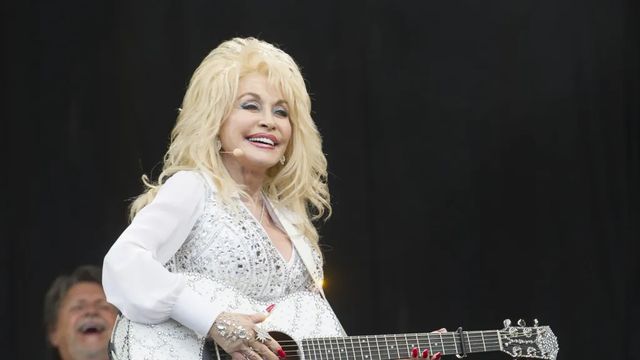 Vandalizan la estrella de Dolly Parton en Hollywood una semana después de su muerte