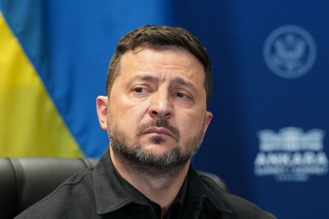 Premier Norvegia, 'aereo di Zelensky sfiorato da un drone al decollo dalla Moldavia'
