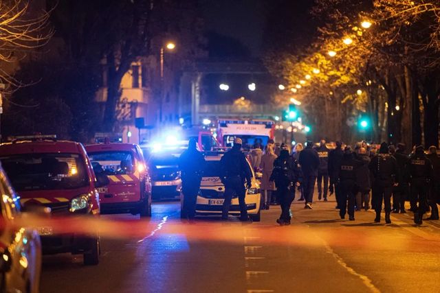 VIDEO Un francez a atacat mai mulți trecători în apropierea Turnului Eiffel
