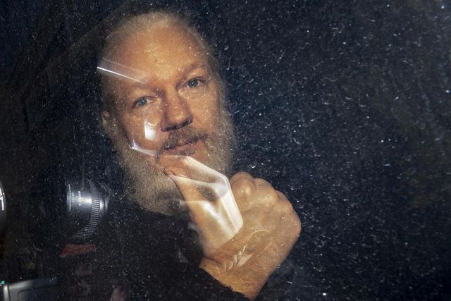 Julian Assange, udienza Alta Corte su estradizione: giornalista assente per motivi salute