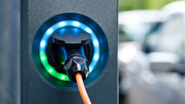 Los concesionarios piden revisar los límites de emisiones ante el fracaso del coche eléctrico