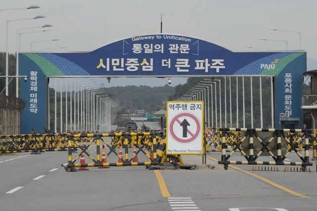 Seul, 'Pyongyang ha distrutto le strade intercoreane'