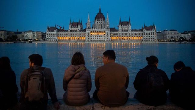 Szombatra várják a szakemberek a Duna tetőzését Budapesten – frissül