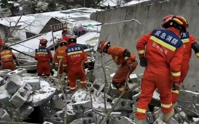 44 de persoane, îngropate sub pământ după o alunecare de teren în China. Cum s-a produs tragedia
