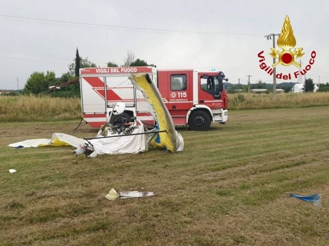 Precipita un deltaplano nel Pisano, due morti