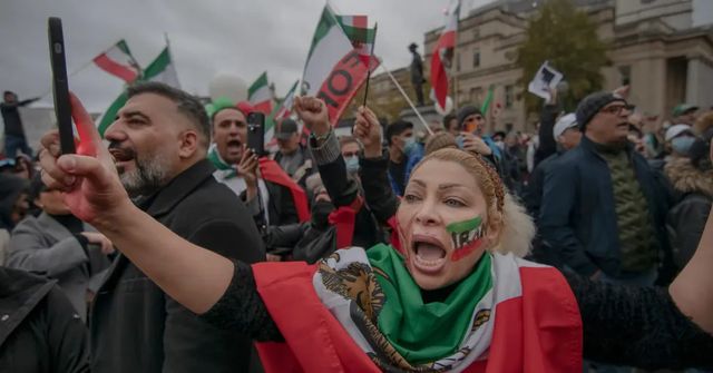 Chameneí obvinil USA z nepokojů, Íránce vyzval k jednotě