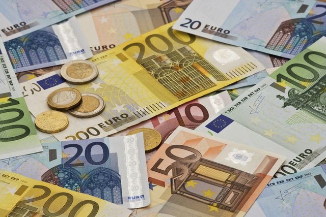 Aproximativ 260.000 de pensionari vor primi tichete de masă electronice