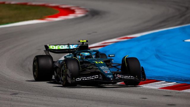 Aston Martin y Alonso se pierden el inicio de los test en Barcelona
