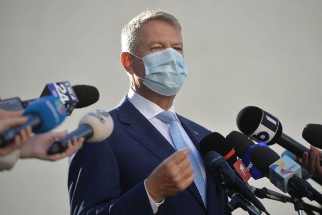 Iohannis: Cât poate să fie de greu și pentru un pesedist să își pună o mască, dacă așa este regula?