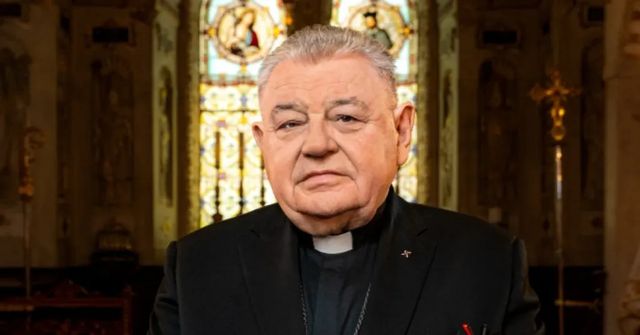 Kardinál Duka je ve vážném stavu. Leží v Ústřední vojenské nemocnici