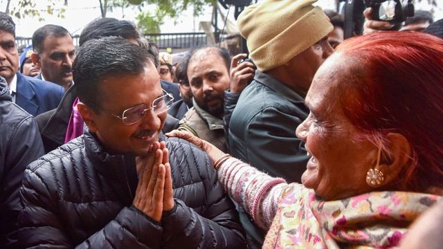 Row Over AAP's Welfare Scheme, Delhi Government Welfare Department Issues Notice | News18