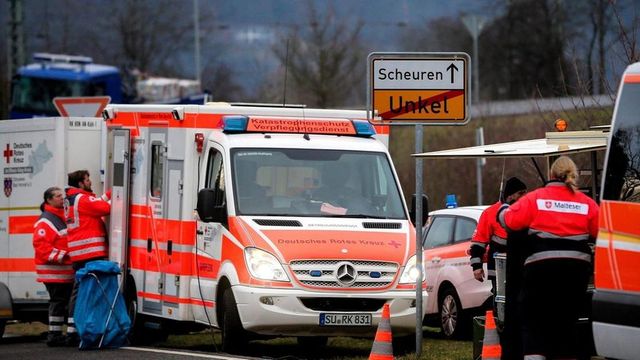 Pullman si ribalta in autostrada vicino Lipsia, almeno 5 morti