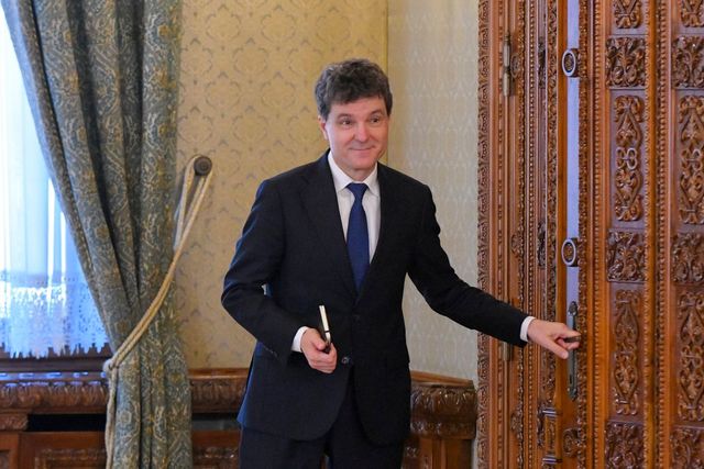 Sondaj INSCOP: Președintele Nicușor Dan ar rezista unui referendum de demitere