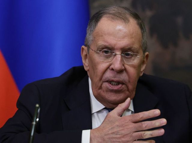Szergej Lavrov szerint Oroszország közvetlen fenyegetésnek tartja a NATO északi-sarkvidéki katonai tevékenységét