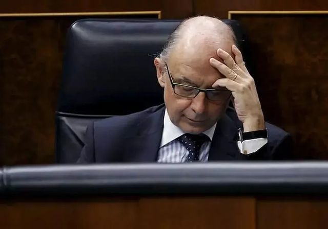 Anticorrupción rechaza archivar el 'caso Montoro': «Son actuaciones graves de corrupción que no entienden de ideología»