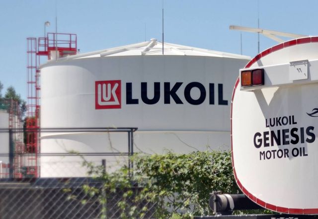 Orice va decide Lukoil să transfere va trece printr-un filtru al statului român, care are drept de veto, spune un consilier prezidențial