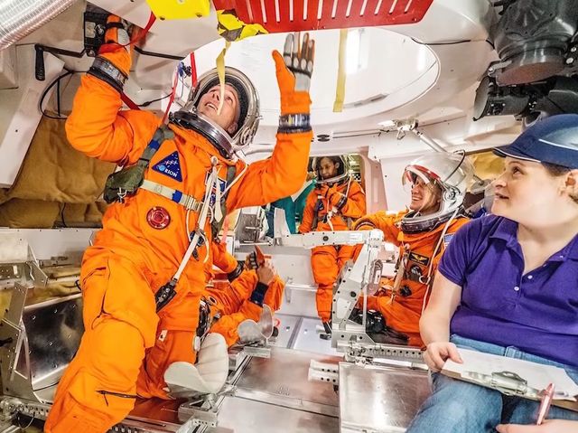 Donald Trump a vorbit cu echipajul misiunii Artemis II VIDEO