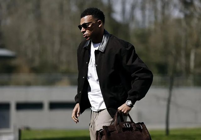 «El Real Madrid examinó la rodilla equivocada de Mbappé»