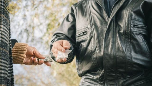 Doi bărbați au fost condamnați la închisoare cu executare pentru trafic de droguri în Bălți și Ungheni