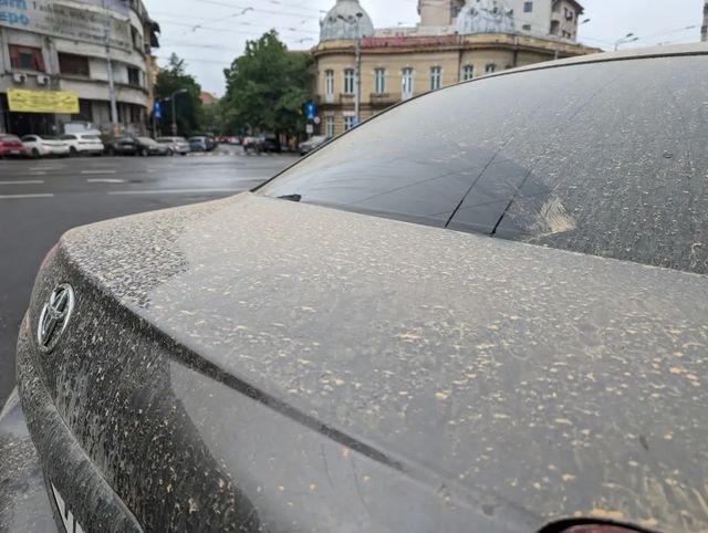 Un nou val de praf saharian va ajunge deasupra României