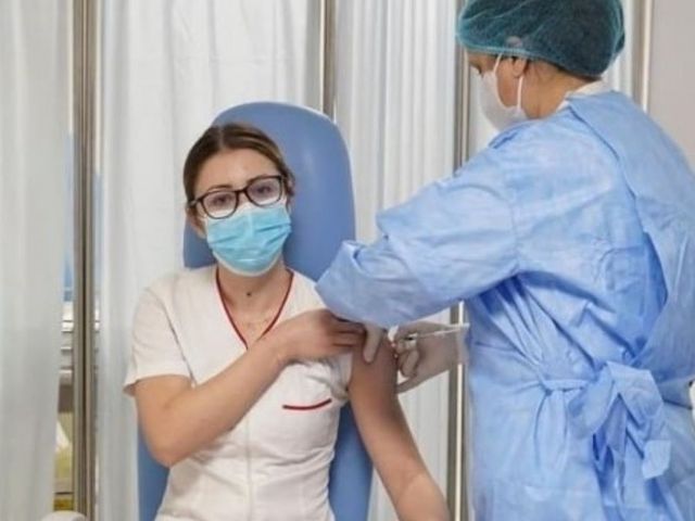 Guvernul se laudă cu 5 milioane de români vaccinați, jumătate din ce își propusese premierul Florin Cîțu